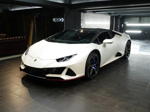 Lamborghini ウラカンのカーラッピング事例